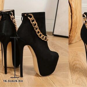Source Unknown Black Heels with Gold Chain Accent